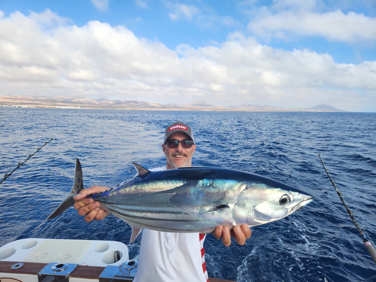 Captura de atún en un charter de pesca en barco en Fuerteventura
