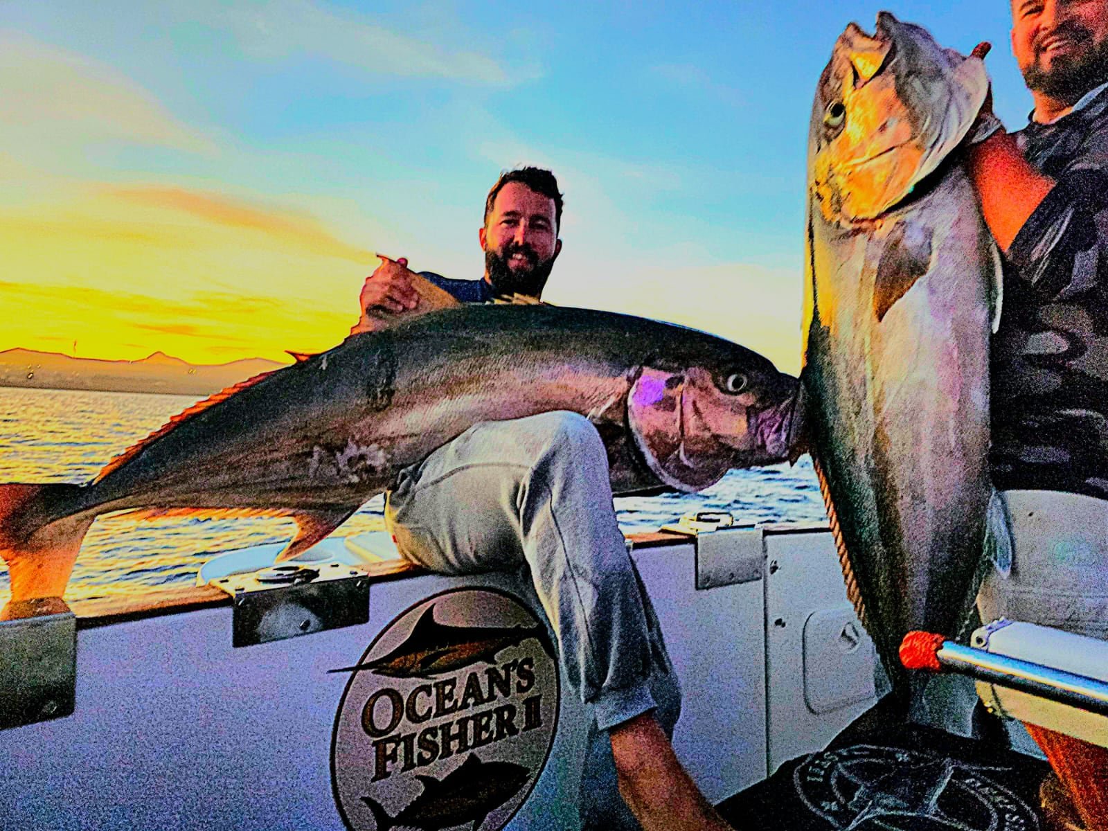Gran atún capturado al atardecer a bordo del Ocean’s Fisher II en las Islas Canarias